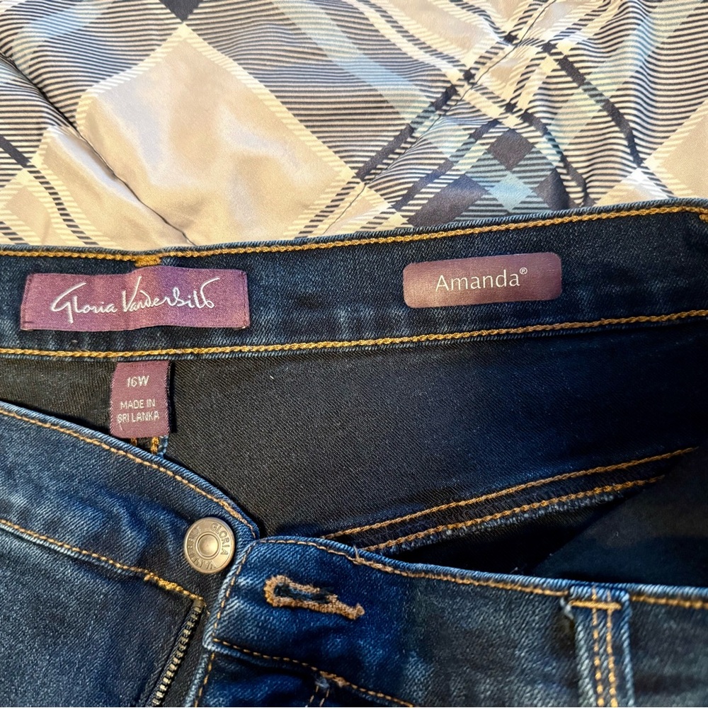 Gloria Vanderbilt Amanda Plus Size Jeans - Picture 3 of 5